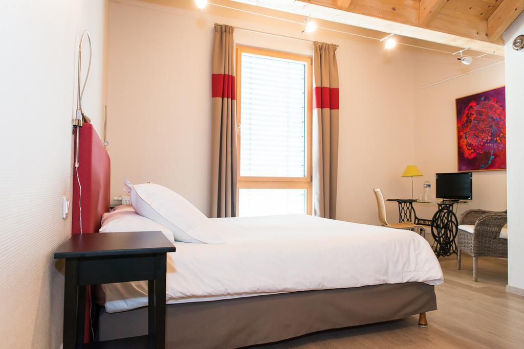 Bed and Breakfast Ame De La Terre Рюффе-лез-Эшире Номер фото